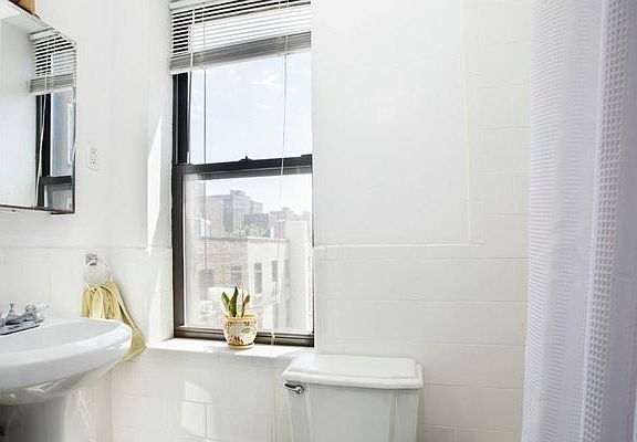 4th image of 352 E 20th St APT 4F