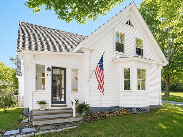 10 Church Street, Deer Isle, ME 04627