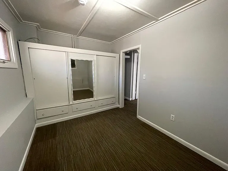 290 W 7th St #B — Photo 6