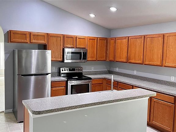 2nd image of 3070 Cameron Dr
