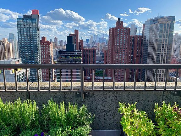 4th image of 205 E 95th St APT 23A