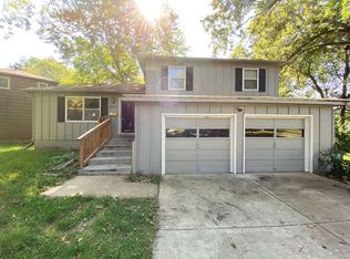 8921 W 98th Ter, Overland Park, KS 66212