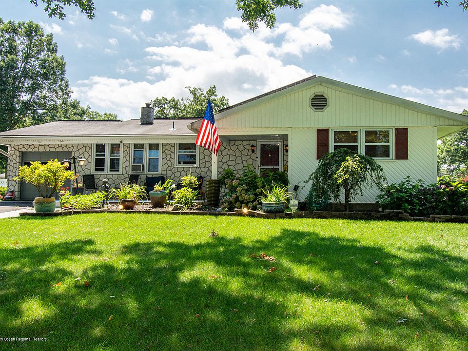 1st image of 1067 Crystal Dr