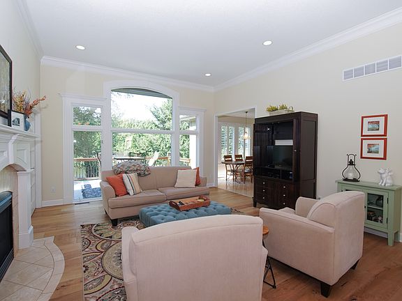 5th image of 1100 SW Crystal Creek Pl