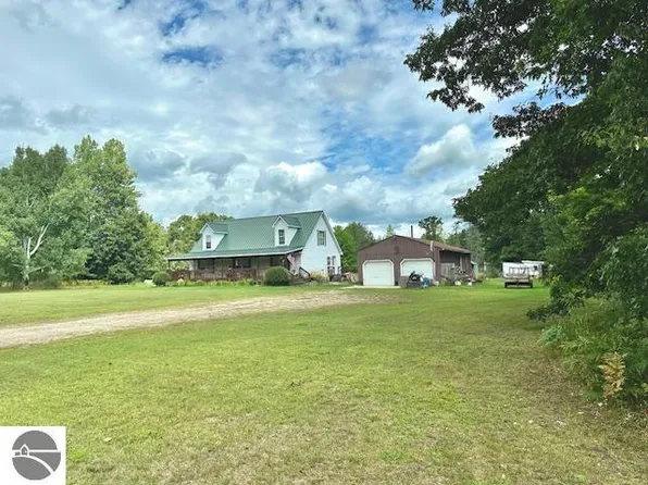 3356 N Old State Rd, Weidman, MI 48893