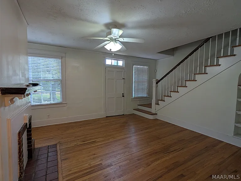 2164 College St — Photo 13