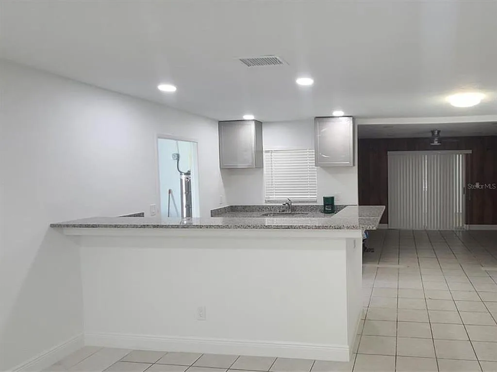 3 bed, 2.0 bath, 1366 sqft, $2,850 — Photo 2