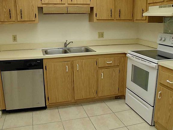 3rd image of 1048 Manor Drive #1048