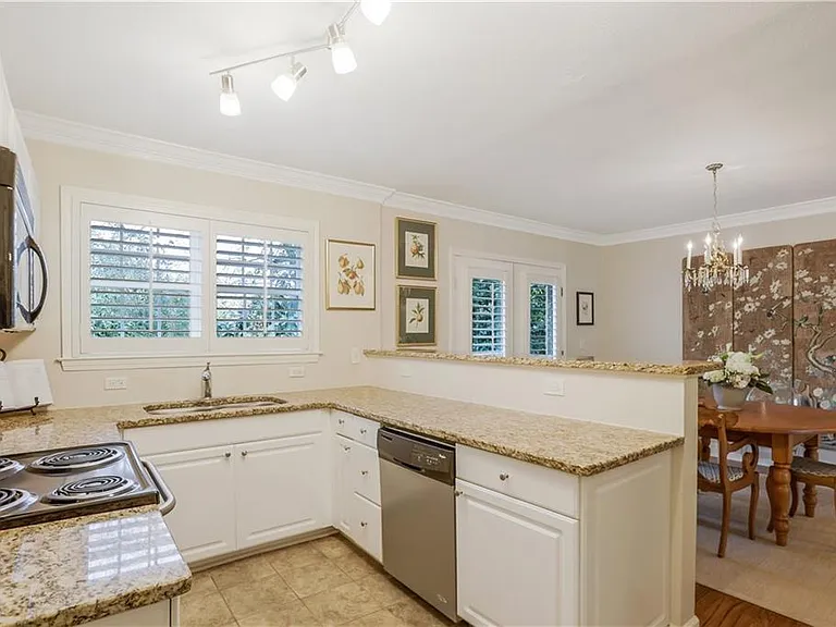 115 Peachtree Memorial Dr NW #C2 — Photo 11