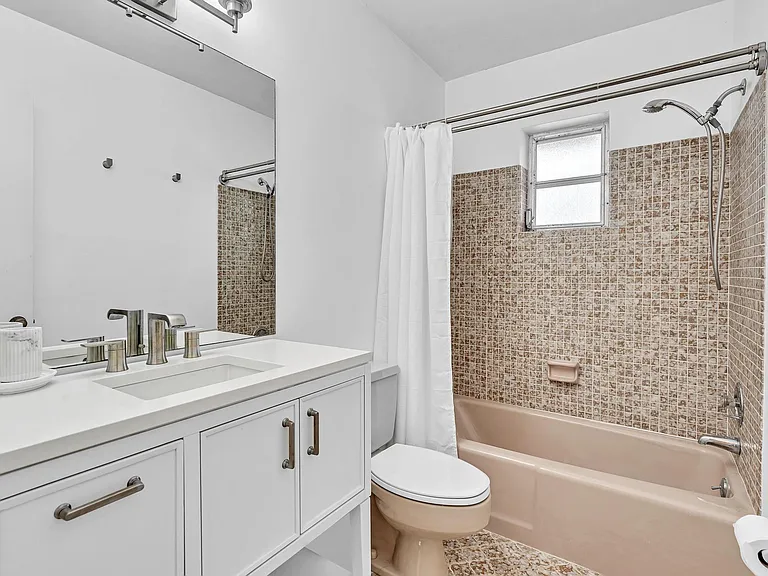 313 NW 42nd St — Photo 33