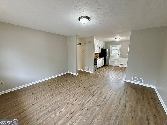 4th image of 816 Jesters Lake Dr