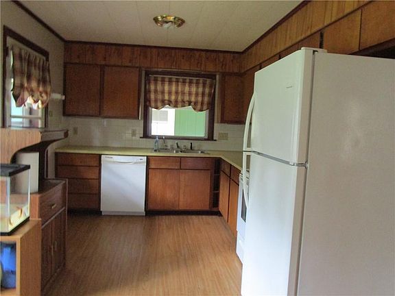 3rd image of 3469 Sunset Dr