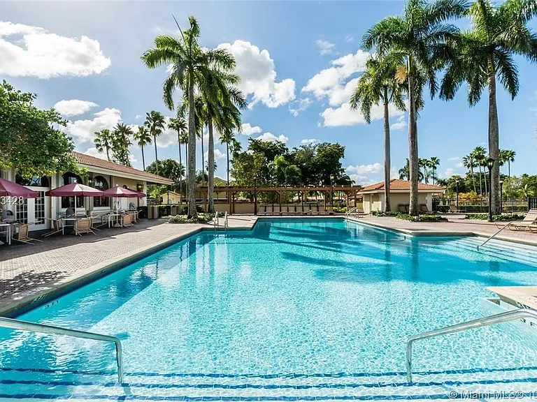 18280 Mediterranean Blvd #401 — Photo 30