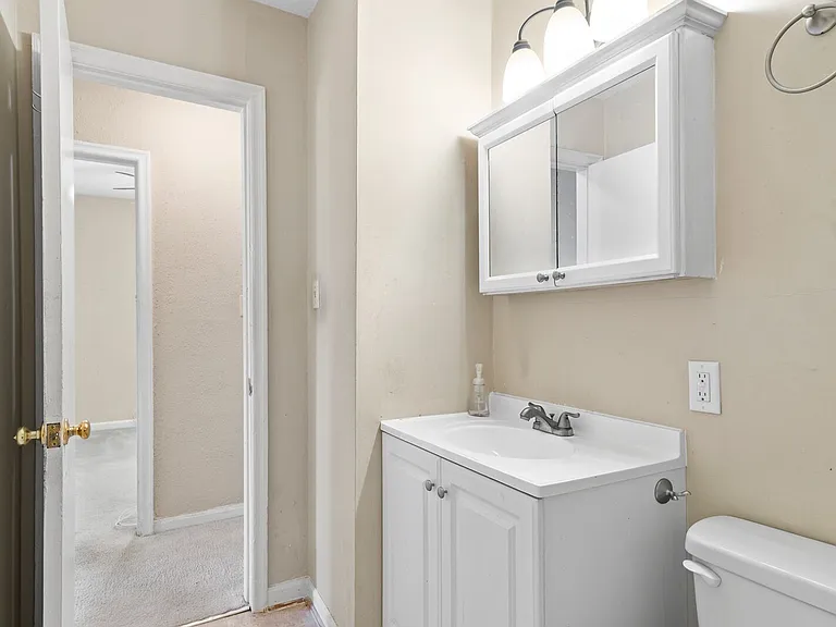 503 Woodfin Rd — Photo 7