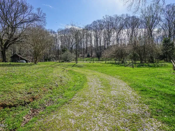 2001 Oak Grove Rd, Lenoir City, TN 37771
