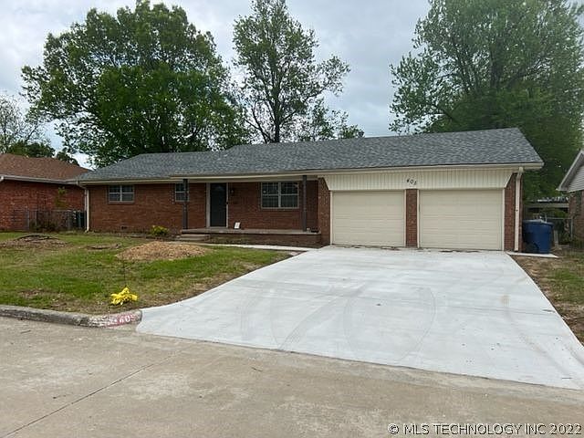 1st image of 405 E Woods Ln