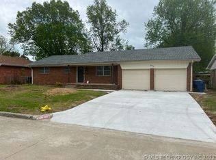 405 E Woods Ln, Claremore, OK 74017