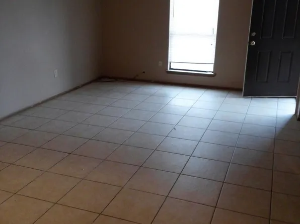 1737 Southpointe Dr, Baton Rouge, LA 70808