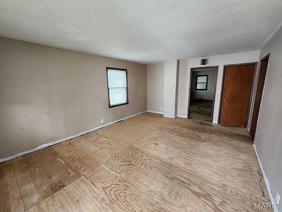 4th image of 135 1st St