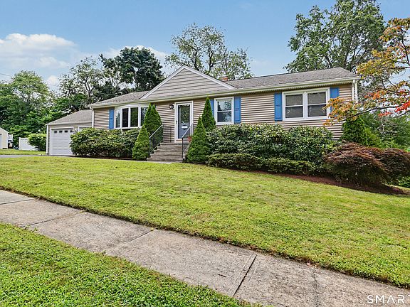 2nd image of 35 Sunrise Terrace