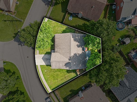4th image of 304 Roslyn Ct