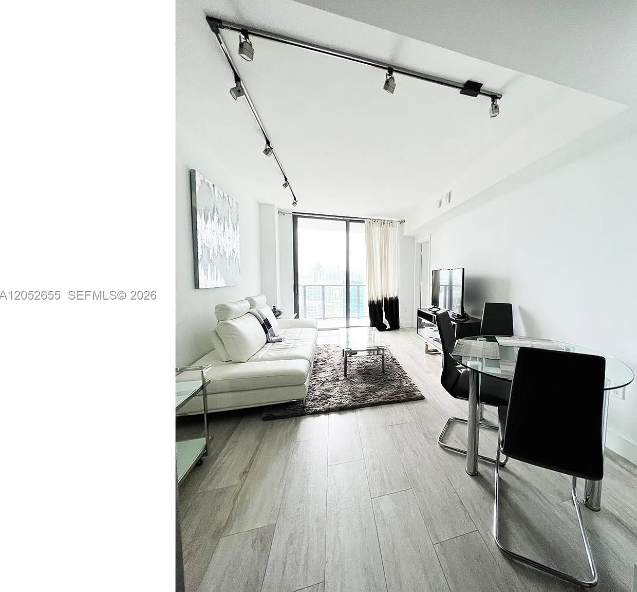 3401 Midtown Condo — Photo 3