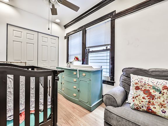 4th image of 2451 W Belle Plaine Ave #2