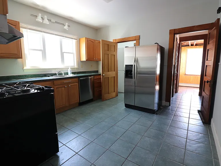 19 Mapleton St — Photo 8