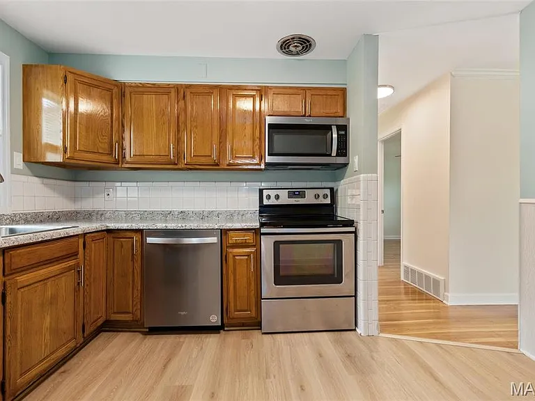 637 Karess Dr — Photo 6