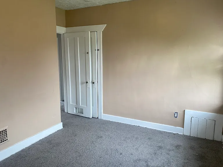 2645 W Grand St — Photo 16
