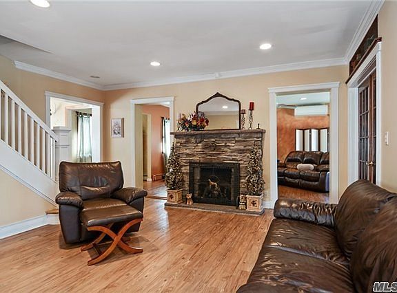 4th image of 1579 Hewlett Ave