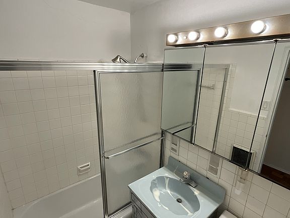 5th image of 370 Ocean Pkwy APT 12A
