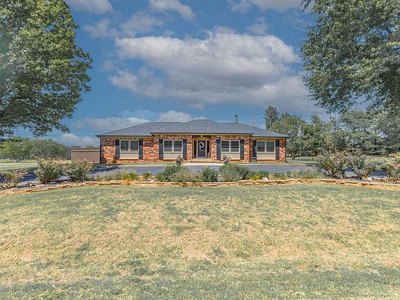 2nd image of 2208 Pinecrest Ct