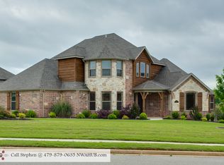 5055 E Sagely Ln, Fayetteville, AR 72703