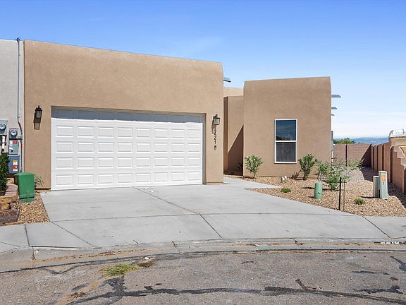 3rd image of 2218 Calle De Silverio SW