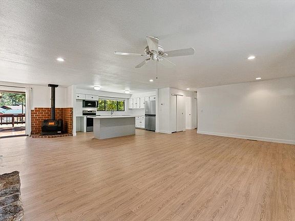 5th image of 960 Deerwater Dr