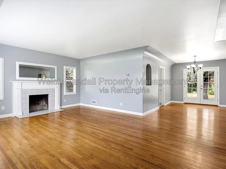 425 E Center St — Photo 4