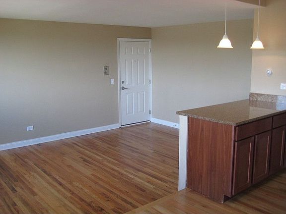 2nd image of 4976 N Milwaukee Ave APT 403