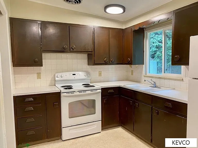 711 W Prospect Rd — Photo 9