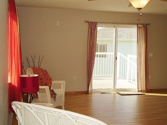5th image of 1006 Julie Ct