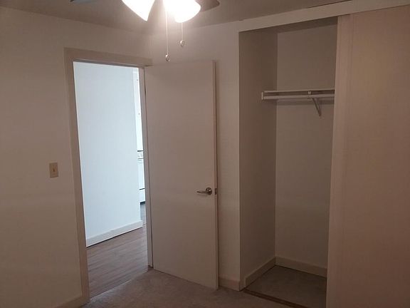 Bedroom w/ Closet