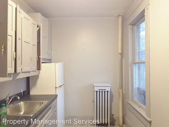 3rd image of 418 N 2nd St APT N