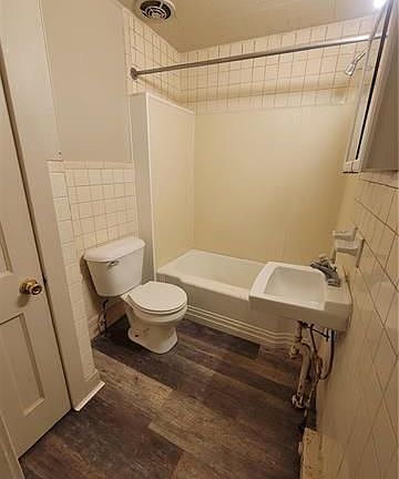 3rd image of 821 W Washington St Unit 1R