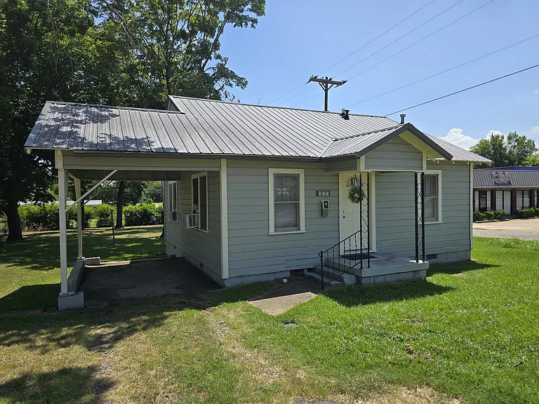 813 S Rogers St — Photo 32