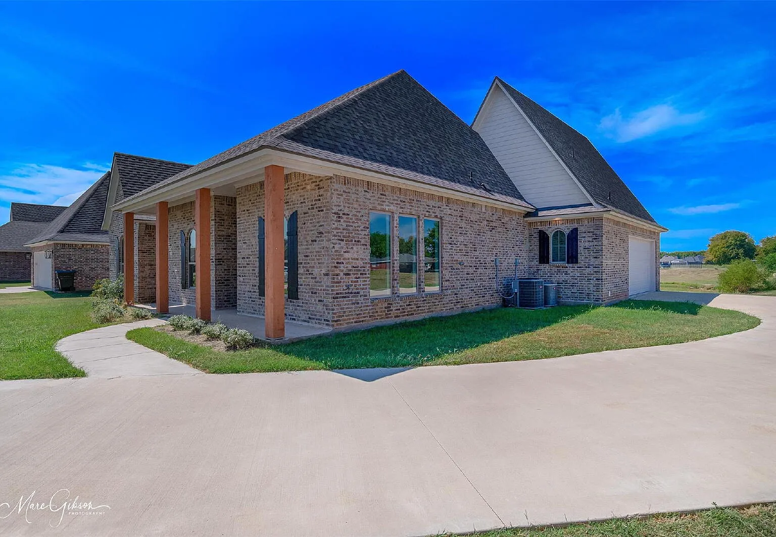 4 bed, 3.0 bath, 2310 sqft, $2,800 — Photo 2