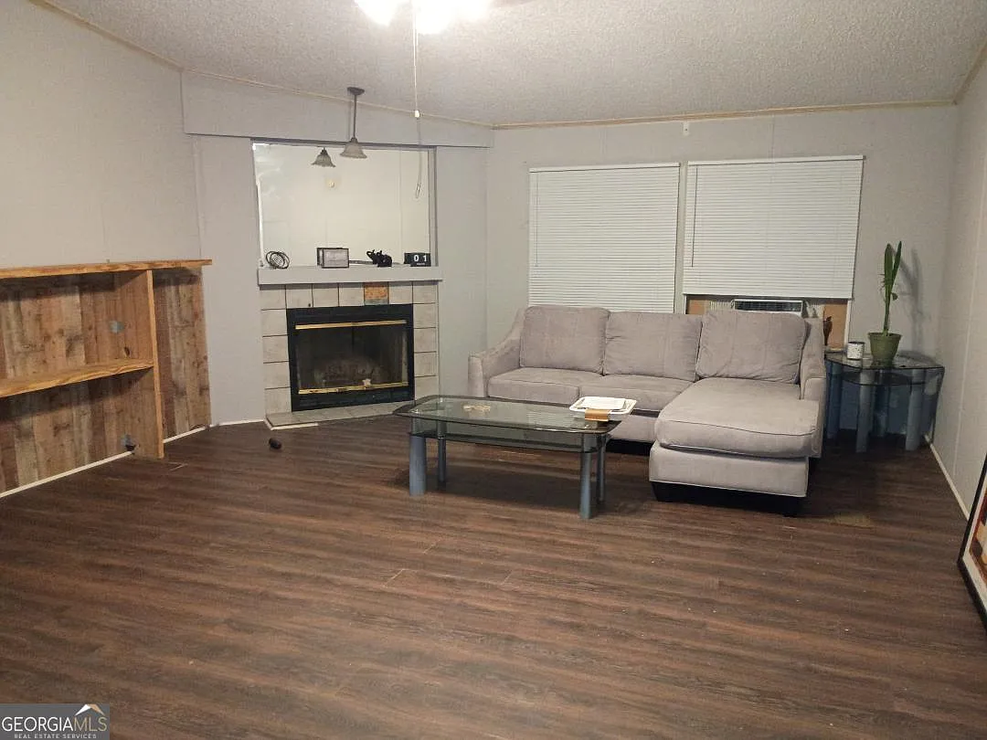 3 bed, 2.0 bath, 1200 sqft, $1,400 — Photo 4