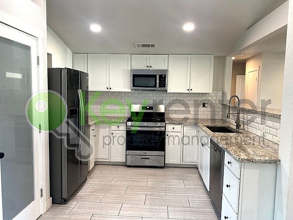 5th image of 619 Zoe Ann Dr