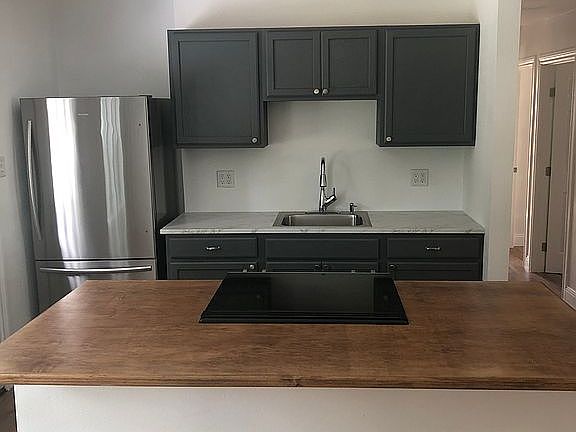 4th image of 206 Alexander St