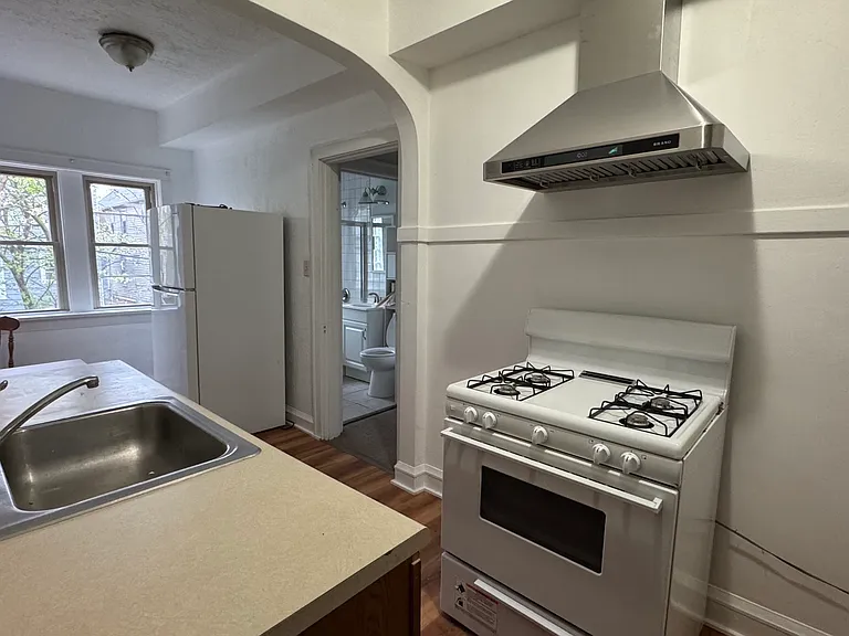 1018 E Brady St #4 — Photo 4