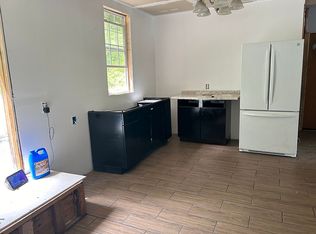 909 Fayette Pike, Montgomery, WV 25136